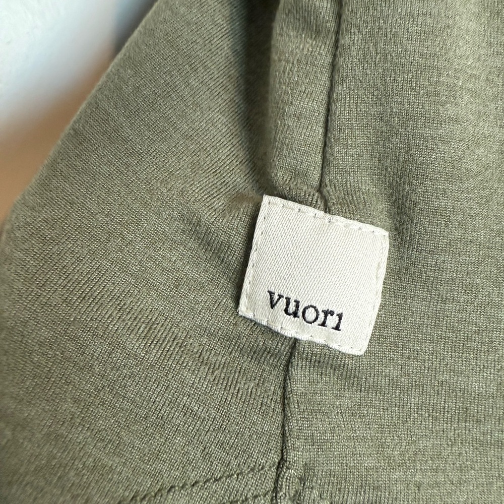 Vuori Halo Performance Shorts 2.0 in Dark Metal Heather - Picture 6 of 7